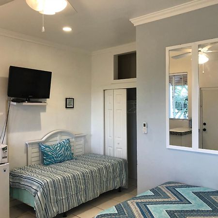 The Oasis Retreat Apartment Nassau Exterior photo